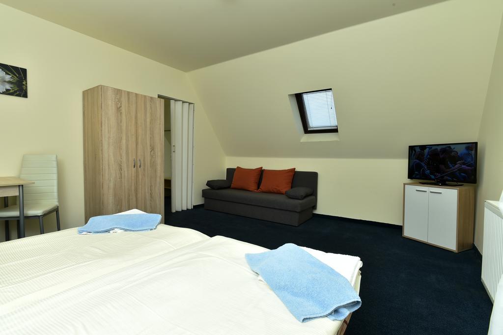 Hotel U Jezírka Liberec Exterior foto